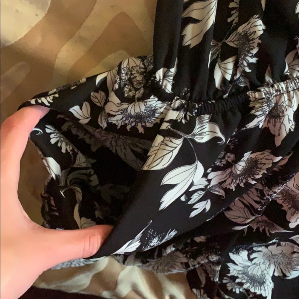 Flower romper - Picture 3 of 3